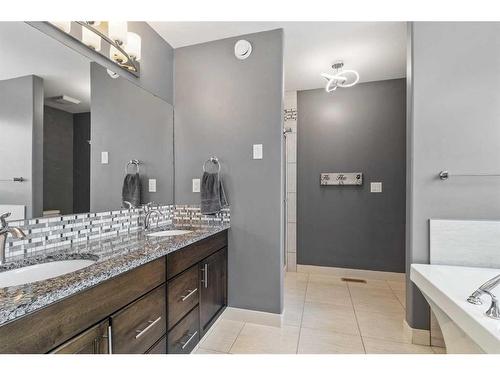 206 Viscount Drive, Red Deer, AB - Indoor Photo Showing Bathroom