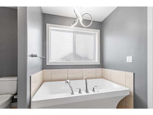 206 Viscount Drive, Red Deer, AB - Indoor Photo Showing Bathroom