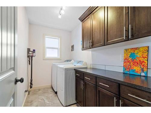 206 Viscount Drive, Red Deer, AB - Indoor Photo Showing Laundry Room