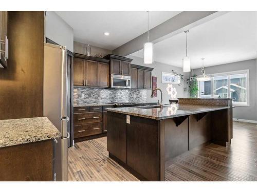 206 Viscount Drive, Red Deer, AB - Indoor Photo Showing Kitchen With Upgraded Kitchen