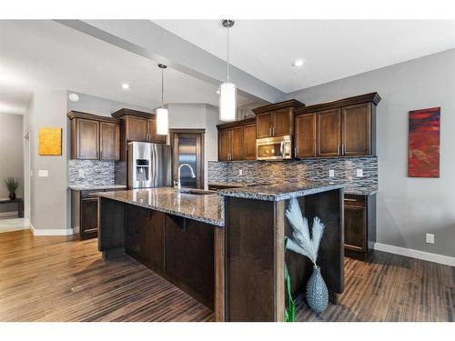 206 Viscount Drive, Red Deer, AB - Indoor Photo Showing Kitchen With Upgraded Kitchen