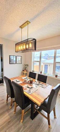 386 Hillcrest Road Sw, Airdrie, AB - Indoor Photo Showing Dining Room