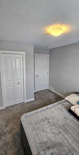 386 Hillcrest Road Sw, Airdrie, AB - Indoor Photo Showing Bedroom