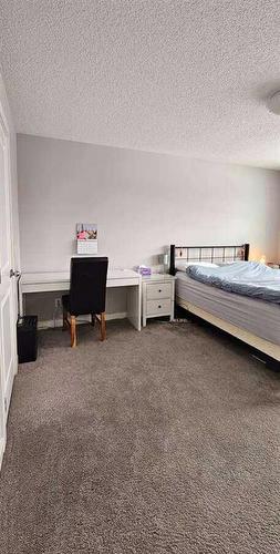 386 Hillcrest Road Sw, Airdrie, AB - Indoor Photo Showing Bedroom