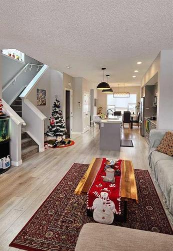 386 Hillcrest Road Sw, Airdrie, AB - Indoor Photo Showing Living Room