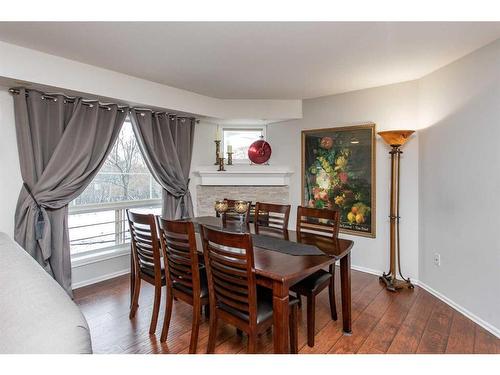 112-6118 53 Avenue, Red Deer, AB - Indoor Photo Showing Dining Room