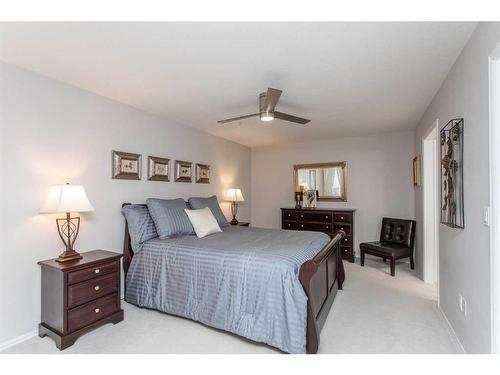 112-6118 53 Avenue, Red Deer, AB - Indoor Photo Showing Bedroom