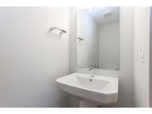 44 Toal Close, Red Deer, AB - Indoor Photo Showing Bathroom