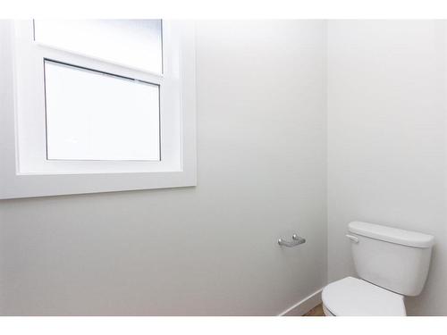 44 Toal Close, Red Deer, AB - Indoor Photo Showing Bathroom