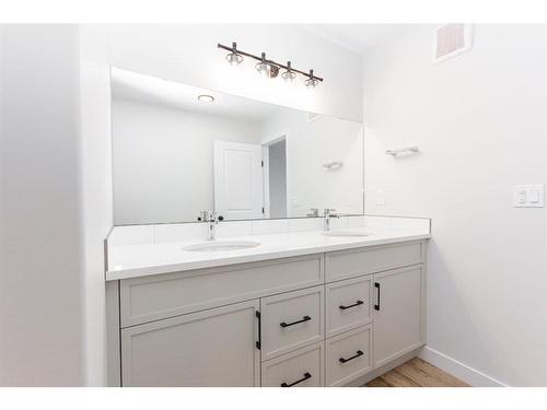 44 Toal Close, Red Deer, AB - Indoor Photo Showing Bathroom