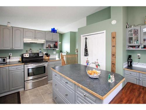 126 Sunridge Avenue, Blackfalds, AB - Indoor Photo Showing Kitchen