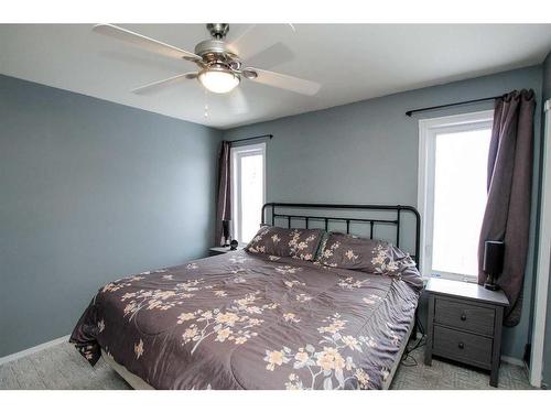 126 Sunridge Avenue, Blackfalds, AB - Indoor Photo Showing Bedroom