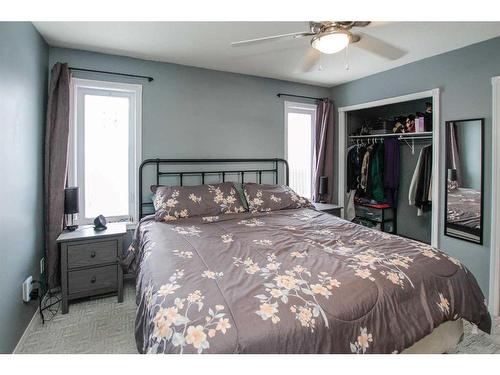 126 Sunridge Avenue, Blackfalds, AB - Indoor Photo Showing Bedroom