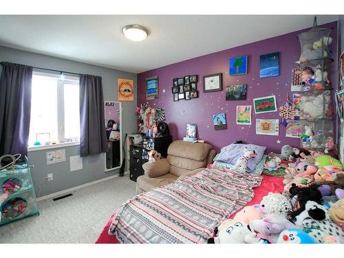 126 Sunridge Avenue, Blackfalds, AB - Indoor Photo Showing Bedroom