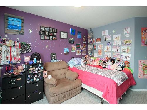 126 Sunridge Avenue, Blackfalds, AB - Indoor Photo Showing Bedroom