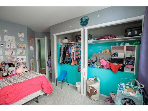 126 Sunridge Avenue, Blackfalds, AB - Indoor Photo Showing Bedroom