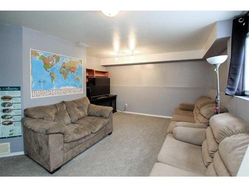 126 Sunridge Avenue, Blackfalds, AB - Indoor Photo Showing Living Room