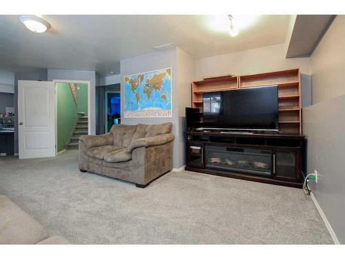 126 Sunridge Avenue, Blackfalds, AB - Indoor Photo Showing Living Room