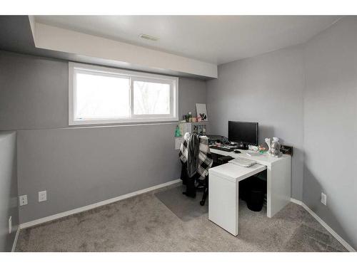 126 Sunridge Avenue, Blackfalds, AB - Indoor Photo Showing Office