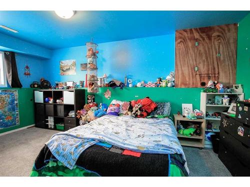 126 Sunridge Avenue, Blackfalds, AB - Indoor Photo Showing Bedroom