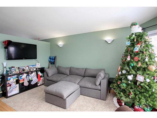 126 Sunridge Avenue, Blackfalds, AB - Indoor Photo Showing Living Room