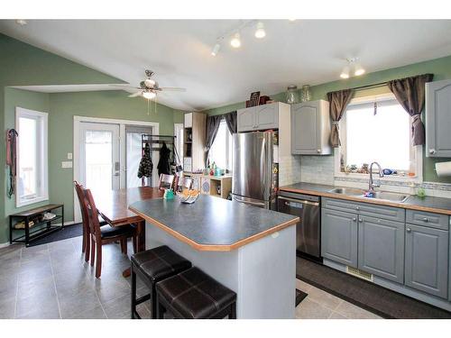 126 Sunridge Avenue, Blackfalds, AB - Indoor Photo Showing Kitchen With Stainless Steel Kitchen With Double Sink