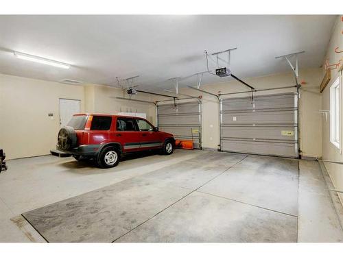 281118 Range Rd. 54, Rural Rocky View County, AB - Indoor Photo Showing Garage