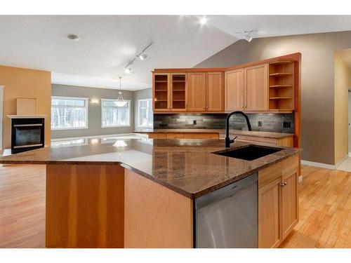 281118 Range Rd. 54, Rural Rocky View County, AB - Indoor Photo Showing Kitchen