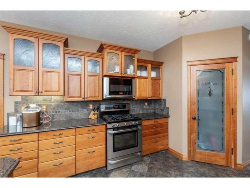 5104 55 Street Close, Eckville, AB - Indoor Photo Showing Kitchen