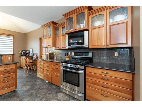 5104 55 Street Close, Eckville, AB - Indoor Photo Showing Kitchen