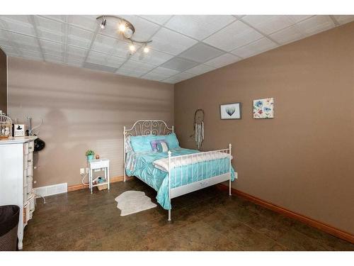 5104 55 Street Close, Eckville, AB - Indoor Photo Showing Bedroom