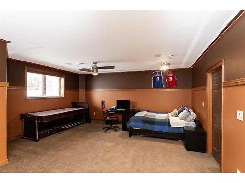 5104 55 Street Close, Eckville, AB - Indoor Photo Showing Bedroom