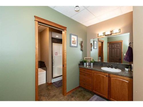 5104 55 Street Close, Eckville, AB - Indoor Photo Showing Bathroom