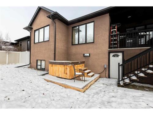 5104 55 Street Close, Eckville, AB - Outdoor With Exterior