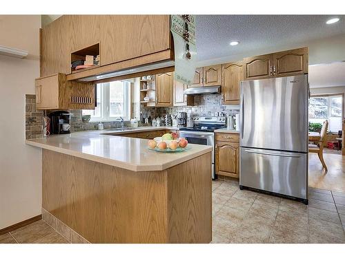 25 Rose Crescent, Red Deer, AB - Indoor Photo Showing Kitchen