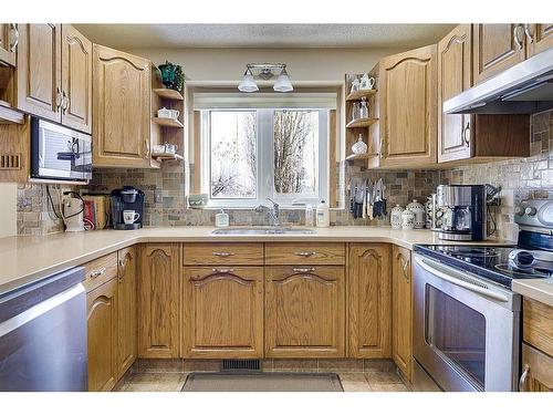 25 Rose Crescent, Red Deer, AB - Indoor Photo Showing Kitchen