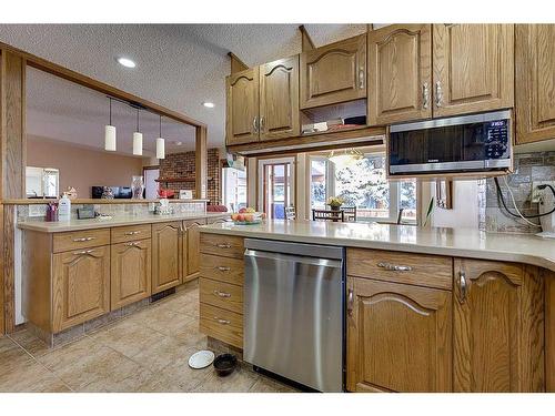 25 Rose Crescent, Red Deer, AB - Indoor Photo Showing Kitchen