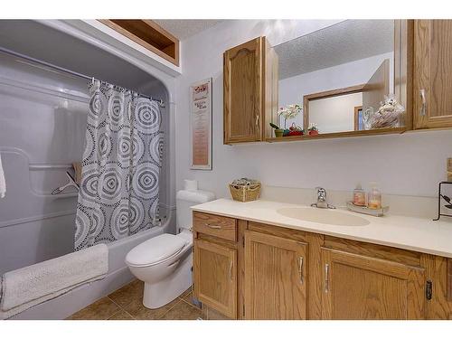 25 Rose Crescent, Red Deer, AB - Indoor Photo Showing Bathroom