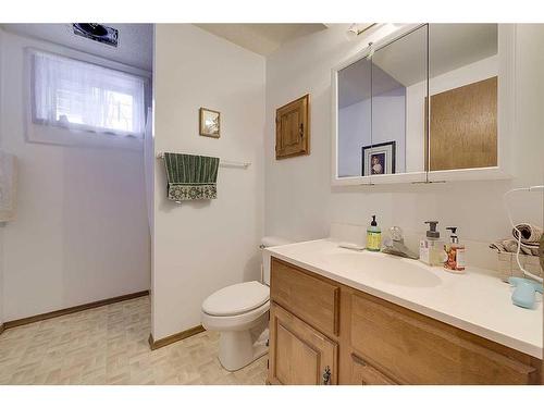 25 Rose Crescent, Red Deer, AB - Indoor Photo Showing Bathroom