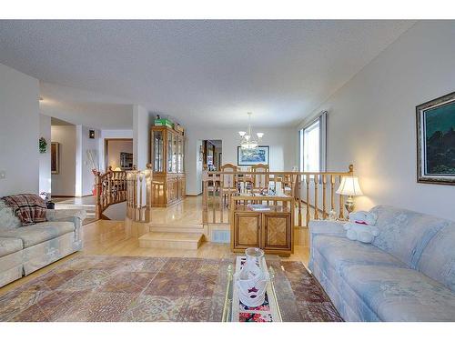 25 Rose Crescent, Red Deer, AB - Indoor Photo Showing Living Room