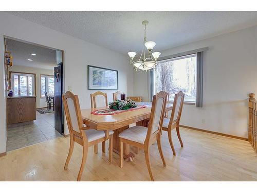 25 Rose Crescent, Red Deer, AB - Indoor Photo Showing Dining Room