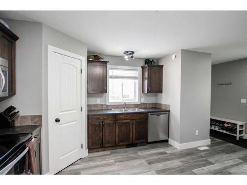 11 Fawn Meadows Drive, Delburne, AB - Indoor Photo Showing Kitchen With Double Sink