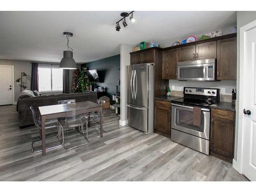 11 Fawn Meadows Drive, Delburne, AB - Indoor Photo Showing Kitchen