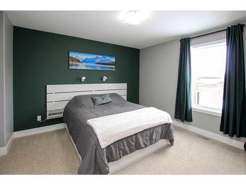 11 Fawn Meadows Drive, Delburne, AB - Indoor Photo Showing Bedroom