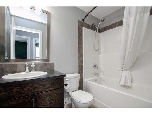 11 Fawn Meadows Drive, Delburne, AB - Indoor Photo Showing Bathroom