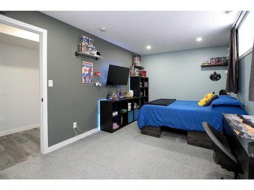 11 Fawn Meadows Drive, Delburne, AB - Indoor Photo Showing Bedroom