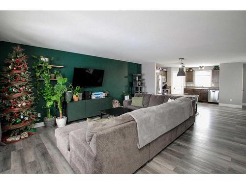 11 Fawn Meadows Drive, Delburne, AB - Indoor Photo Showing Living Room