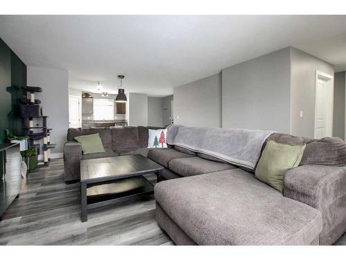 11 Fawn Meadows Drive, Delburne, AB - Indoor Photo Showing Living Room