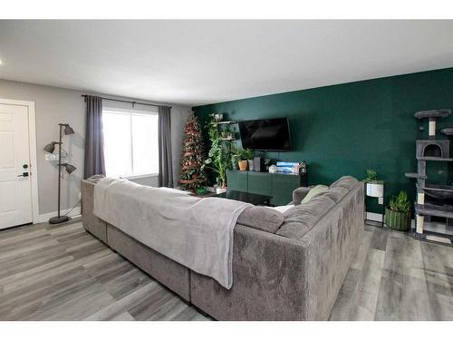 11 Fawn Meadows Drive, Delburne, AB - Indoor Photo Showing Living Room