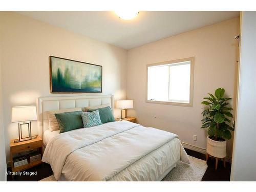 13 Ralston Place, Sylvan Lake, AB - Indoor Photo Showing Bedroom